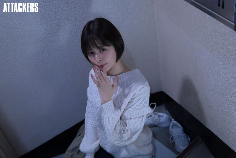 挨拶もしてくれない無口で地味なお隣さんは僕のチ○ポを身勝手に求めて精子をこってり搾り取るんです。 月乃ルナ サムネイル